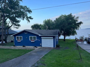 Lakefront cozy cabin&jetski.
